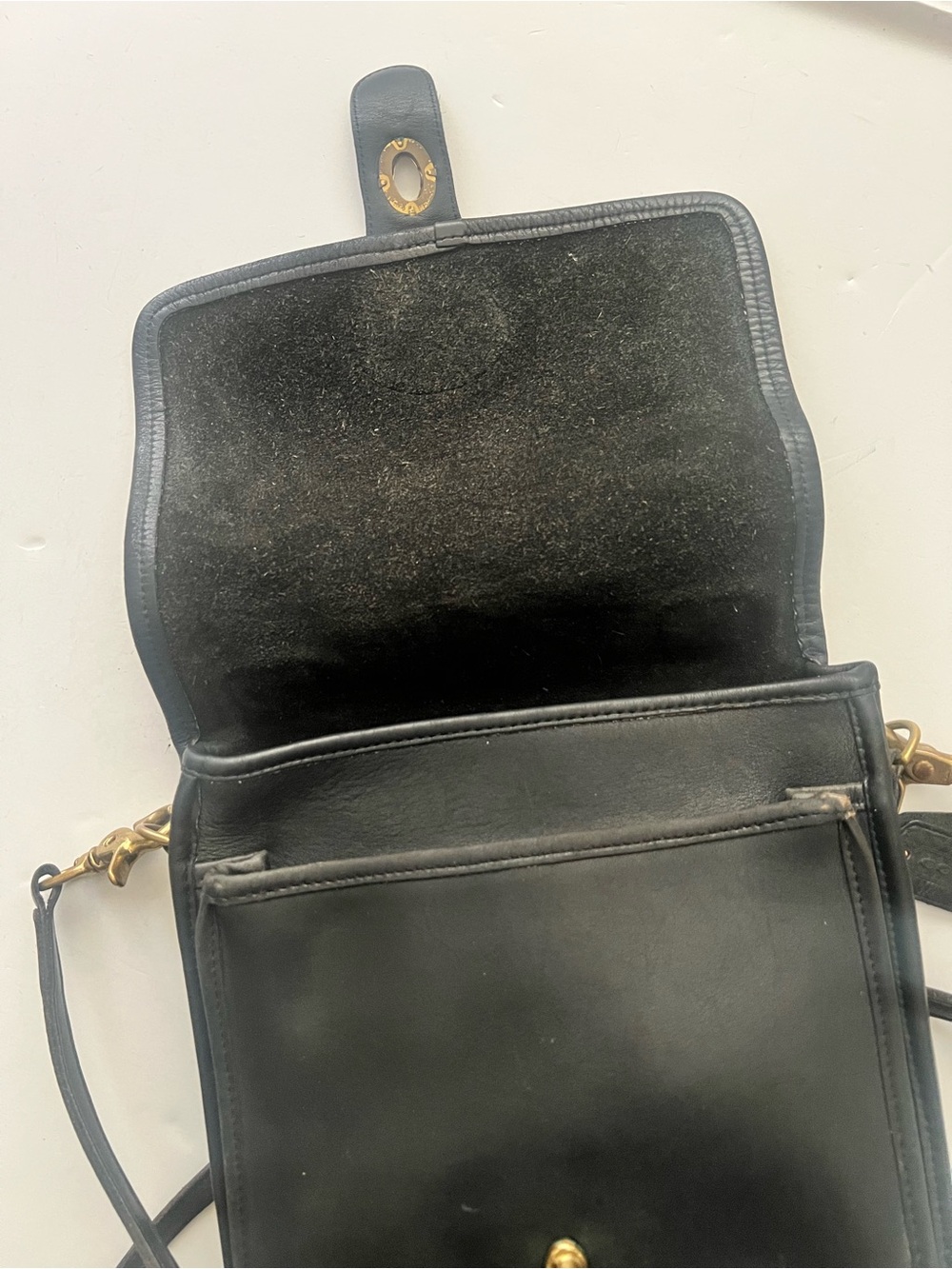 Vintage Black Leather Coach Crossbody Bag - Picture 6 of 10